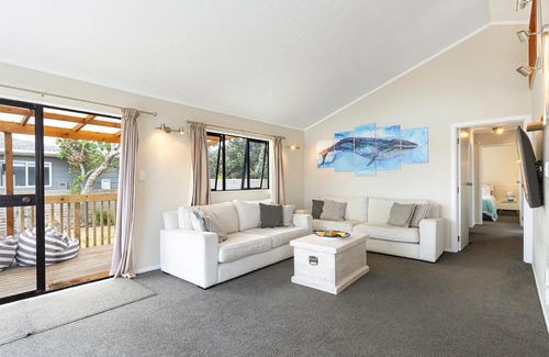 Omaha House | Birdsong - Family-Friendly Omaha Holiday Home Awaits You