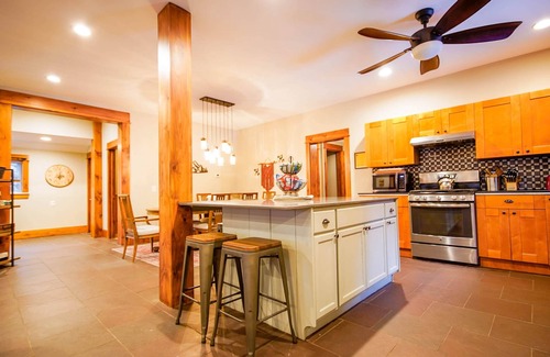 Keene House | Birdsong: Your Ideal High Peaks Getaway Awaits