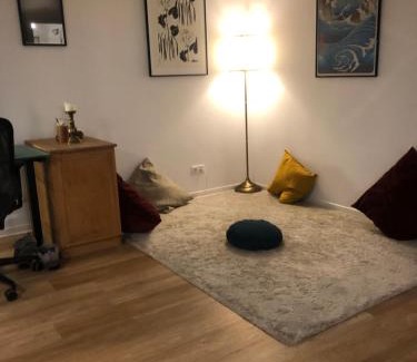 Neukoelln Apartment | Discover Birdsong Temple: Family-Friendly Retreat Awaits