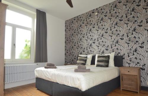 Ypres House | Experience Birdsonghouse: 4-Star Stay with Pool & Pets