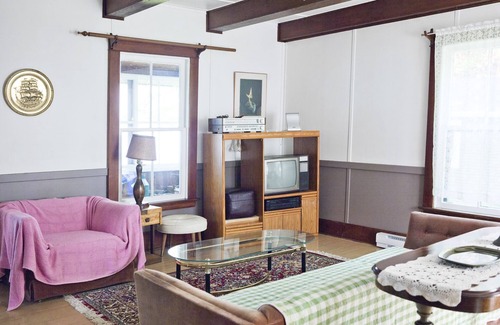 Dundee Cottage | Birdwatcher's Paradise: Rated 10/10 with Ocean Views