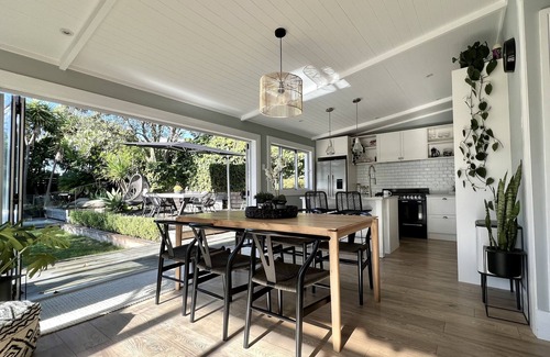 Northcote House | Relax at Birkenhead Point Villa with Pool, 15 Mins to CBD