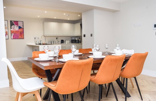 Birmingham City Centre Apartment | Birmingham 4 Bedroom Apartment - With Parking