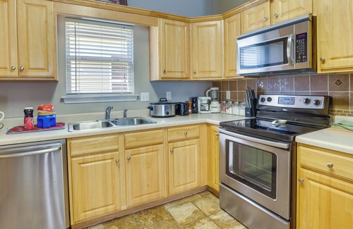 New Castle House | Relaxing Birmingham Home with Yard - Close to Downtown!