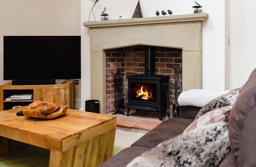 Edlingham House | Pet-Friendly Birsley Cottage - Rated 9/10 by Guests