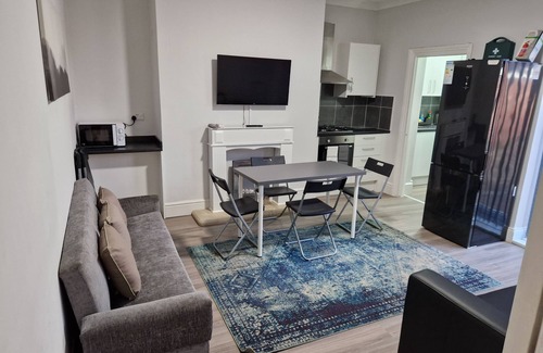 Birtley Apartment | Inviting Birtley's Amethyst: Family-Friendly 3 Bedroom Apt