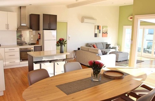 Binalong Bay House | Discover Birubi: Family-Friendly Retreat on Bay of Fires