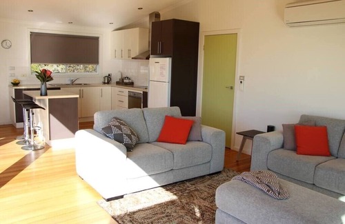 Binalong Bay House | Discover Birubi: Family-Friendly Retreat on Bay of Fires
