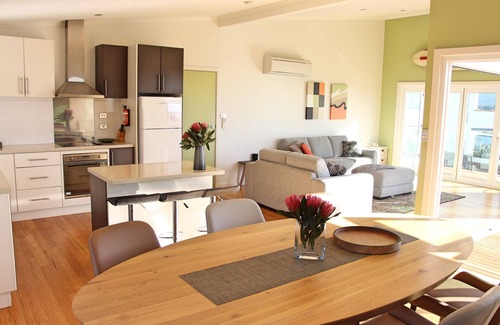 Binalong Bay House | Discover Birubi on Bay of Fires: Guest Rated 10/10 Stay