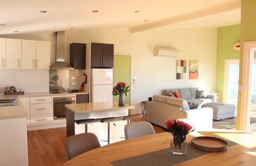 Binalong Bay House | Discover Birubi on Bay of Fires: Guest Rated 10/10 Stay