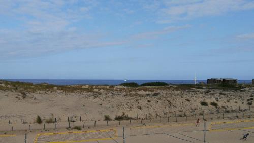 Biscarrosse Plage Apartment | BiscaOcéan: Oceanfront Getaway with Family-Friendly Amenities
