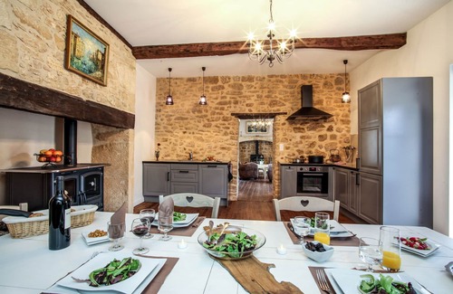 Montfort Apartment | Pet-Friendly BISE: Oceanfront Stay with Spa & Breakfast