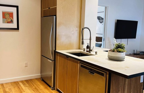 Kessler Apartment | Relaxing Bishop Arts Hotel Suite with Family-Friendly Amenities
