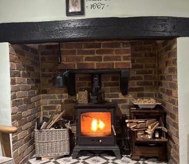 Horsham House | Bishopric Cottage 2 Bedroom Cottage In Horsham Built In 1667