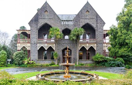 Lake Wendouree House | Relax at Bishops Palace Ballarat with Family-Friendly Perks