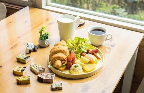 Yuchi Bed & Breakfast | Charming Lakeside Retreat at 碧水山居民宿 - Family Friendly