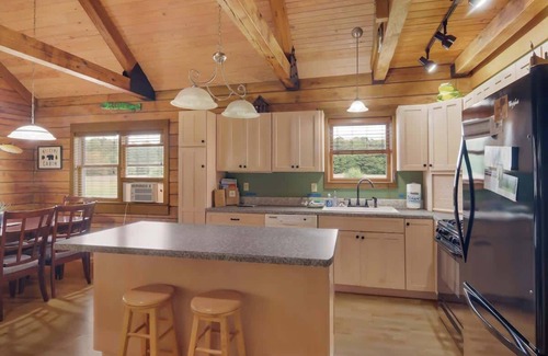 Beulah House | Relax at Bison Acres: Near Crystal Mt with Hot Tub & Pool