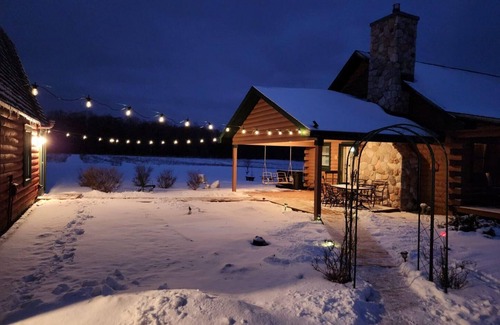 Beulah House | Relax at Bison Acres: Near Crystal Mt with Hot Tub & Pool