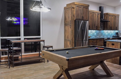 Purcell House | Bison Cabin with Hot Tub, Air Hockey & Pool Table, South of Norman