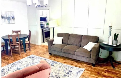 Searcy House | Bison Hall 4, no cleaning fee, near court square