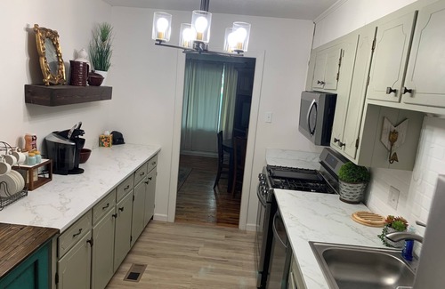 Searcy House | Bison Hall 4, no cleaning fee, near court square