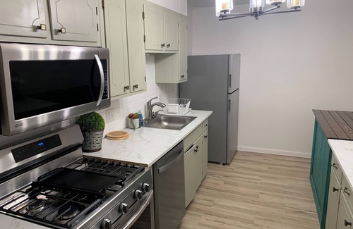 Searcy House | Bison Hall 4, no cleaning fee, near court square