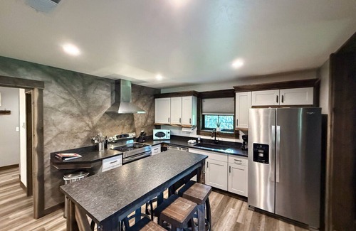 Whitefish House | Bison Ridge Cabin #4 | Pet Friendly | 4BR Getaway w/Hot Tub, Fire Pit & Grill | Sleeps 10!