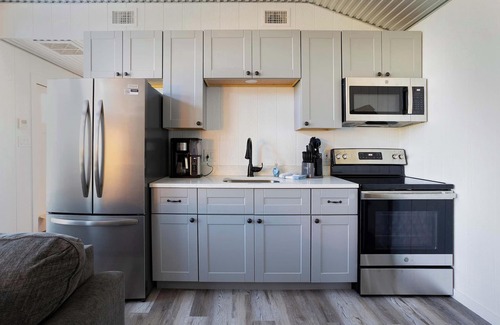 Johnson City House | Bison View Secluded Cabin for 6 w/Hot Tub on Wildlife Sanctuary