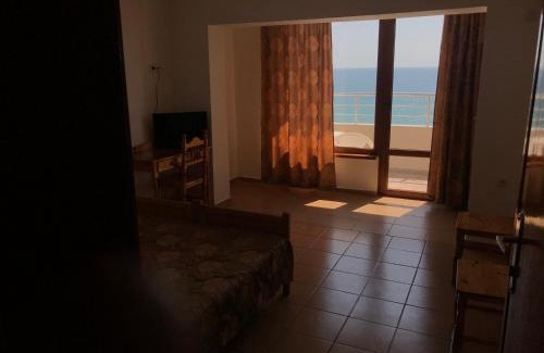 Obzor Hotel | Pet-Friendly Bisser Obzor with Oceanfront Pool & Dining