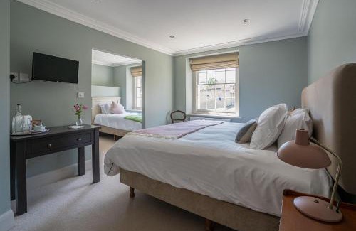 Frome Bed & Breakfast | Family-Friendly Bistro Lotte: Breakfast & 9/10 Guest Rating