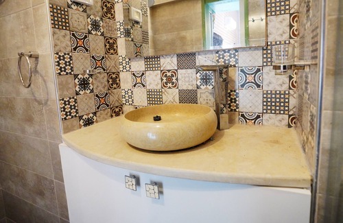 Borj Erras Bed & Breakfast | Discover Comfort at Dar el Hamra with Breakfast Included
