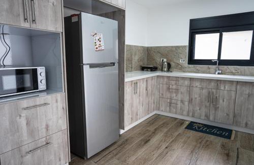 Masade Apartment | Inviting Bitra Hermon Suites: Pet-Friendly with Hot Tub