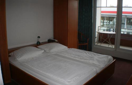 Datteln House | Discover Bittscheidt´s Stadthotel: Pet-Friendly Retreat
