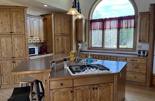 Forbes House | Top-Rated Biwabik Bunkhouse with Stunning Lake Views