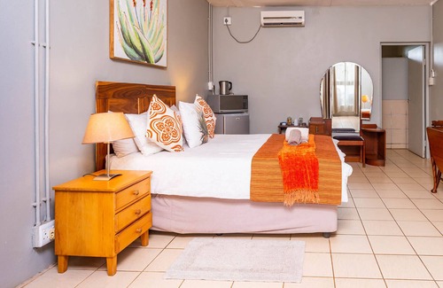 Mkuze Bed & Breakfast | Exceptional Biweda Nguni B&B: Pool, Restaurant & More