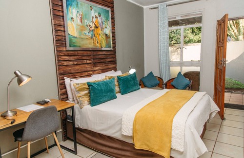 Mkuze Bed & Breakfast | Exceptional Biweda Nguni B&B: Pool, Restaurant & More