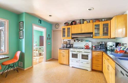 Bixby Knolls House | Guest Rated: 9.8 at Bixby Beauty with Pool & Ocean Views