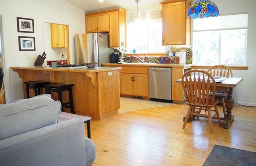 Columbia House | Pet-Friendly Getaway at Bixel Bungalow in Gold Rush Columbia