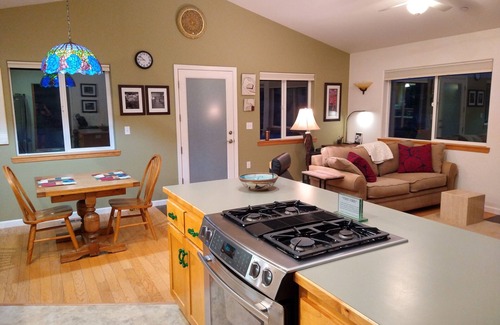 Columbia House | Pet-Friendly Getaway at Bixel Bungalow in Gold Rush Columbia