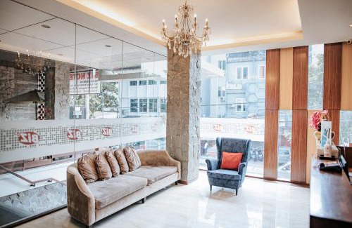Ambon Hotel | Convenient BIZ HOTEL in City Center - Family-Friendly Stay