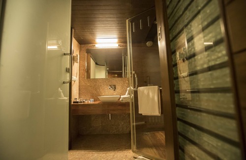 Rajkot Hotel | Discover Bizz The Hotel: 4-Star Family-Friendly Retreat