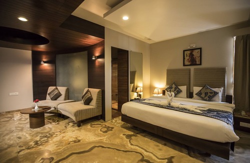 Rajkot Hotel | Discover Bizz The Hotel: 4-Star Family-Friendly Retreat