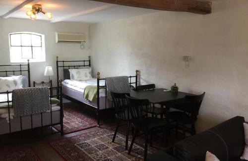 Kvarlov House | Top-Rated Björkåsa Gård Bed & Box: Family-Friendly Stay