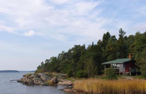 Pargas House | Discover Björkholm mökit: Oceanfront Getaway with Hot Tub
