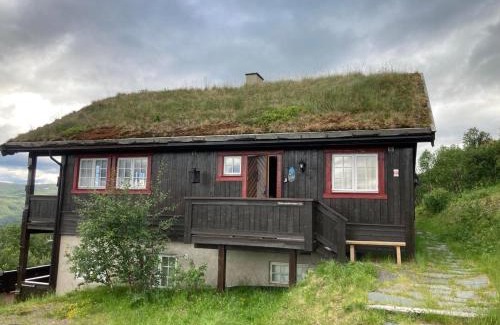Beitostolen Apartment | Discover Bjødnabakkvegen 22C: Family-Friendly Retreat