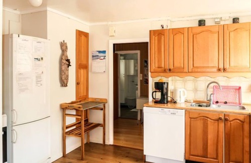 Vinnes House | Pet-Friendly Retreat at Bjørkeneset with Spa & Breakfast