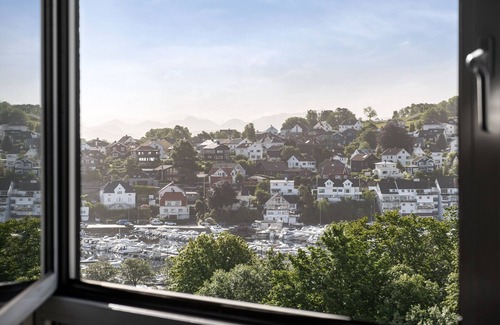 Stavanger Apartment | Pet-Friendly Stay at Frogner House - Sirkus Renaa