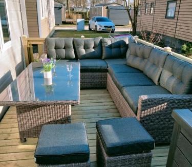 Lauwersoog Ski Chalet | Family-Friendly BJ Chalets with Ocean View at Lauwersoog