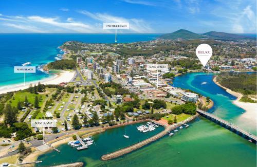 Forster Apartment | Relax at BJ Mick's Lakefront Apartment - 4-Star Getaway