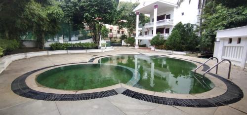 Courtallam Resort | Discover BKR Resorts: Pet-Friendly Getaway with Spa & Pool